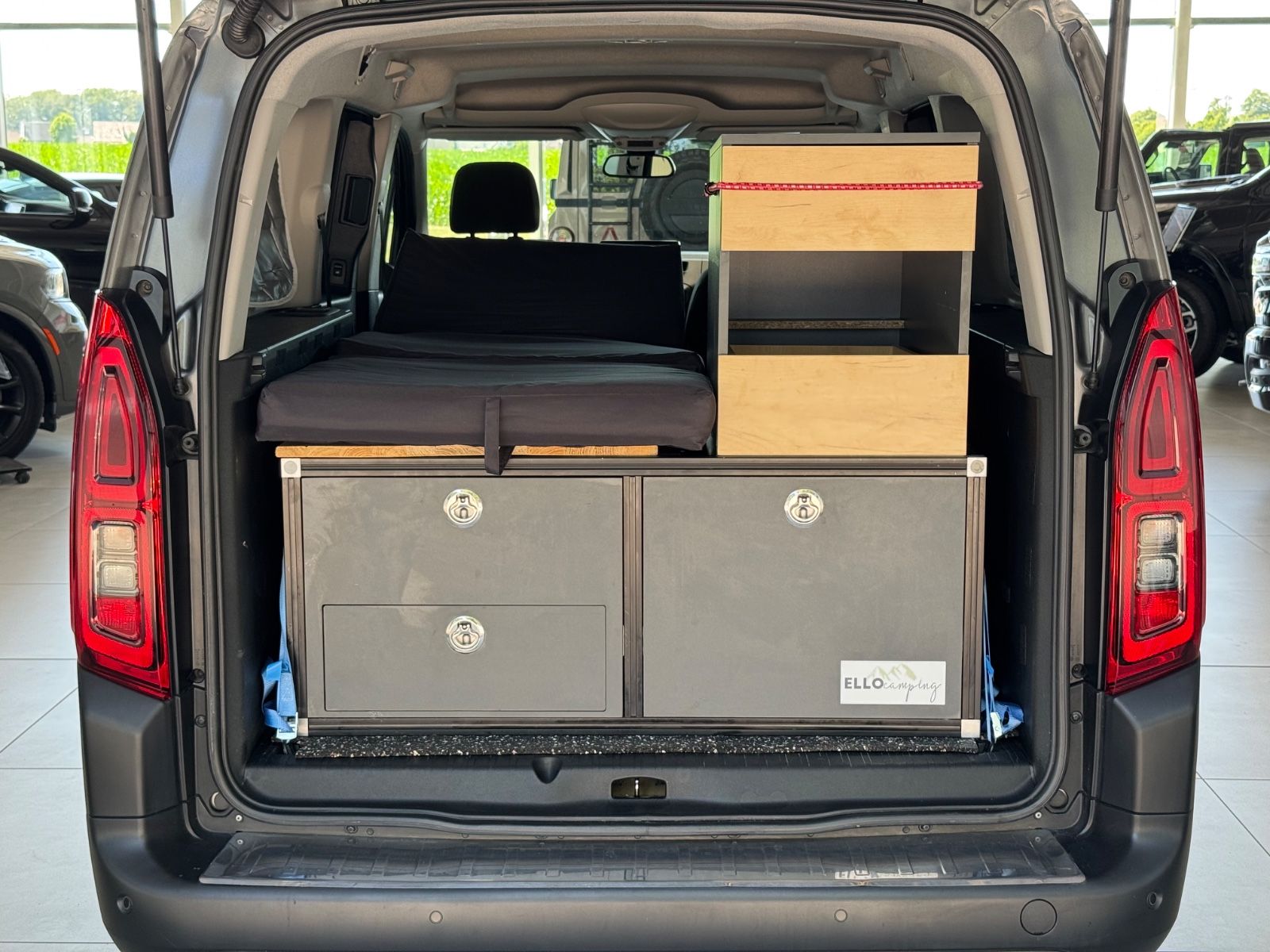 Fahrzeugabbildung Citroën Berlingo 1.5 BlueHDi 130 FAP Shine XL "Camping"