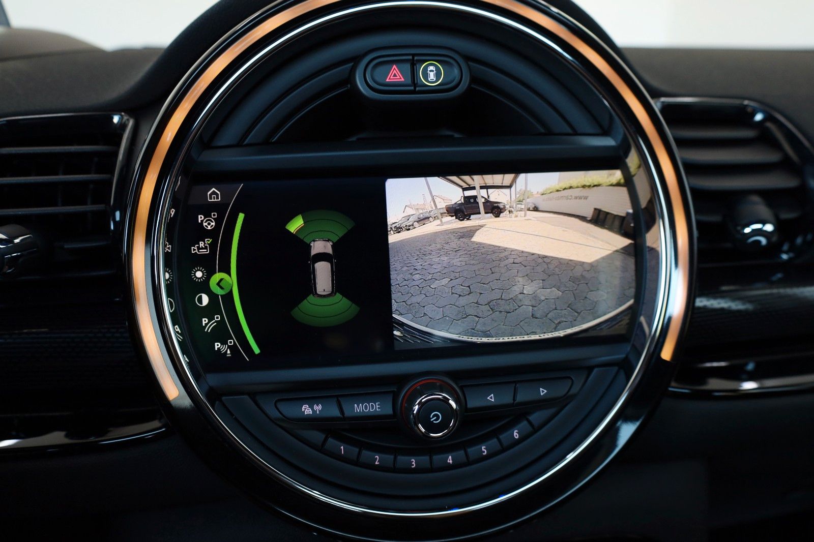 Fahrzeugabbildung MINI Clubman Cooper S All4 JCW Leder,Navi,LED,PanDach