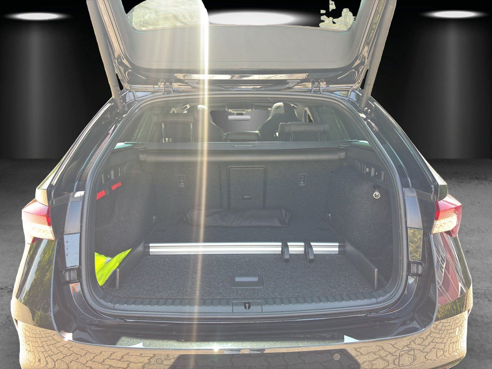 Fahrzeugabbildung SKODA Octavia Combi RS 2,0 TSI 195 kW DSG