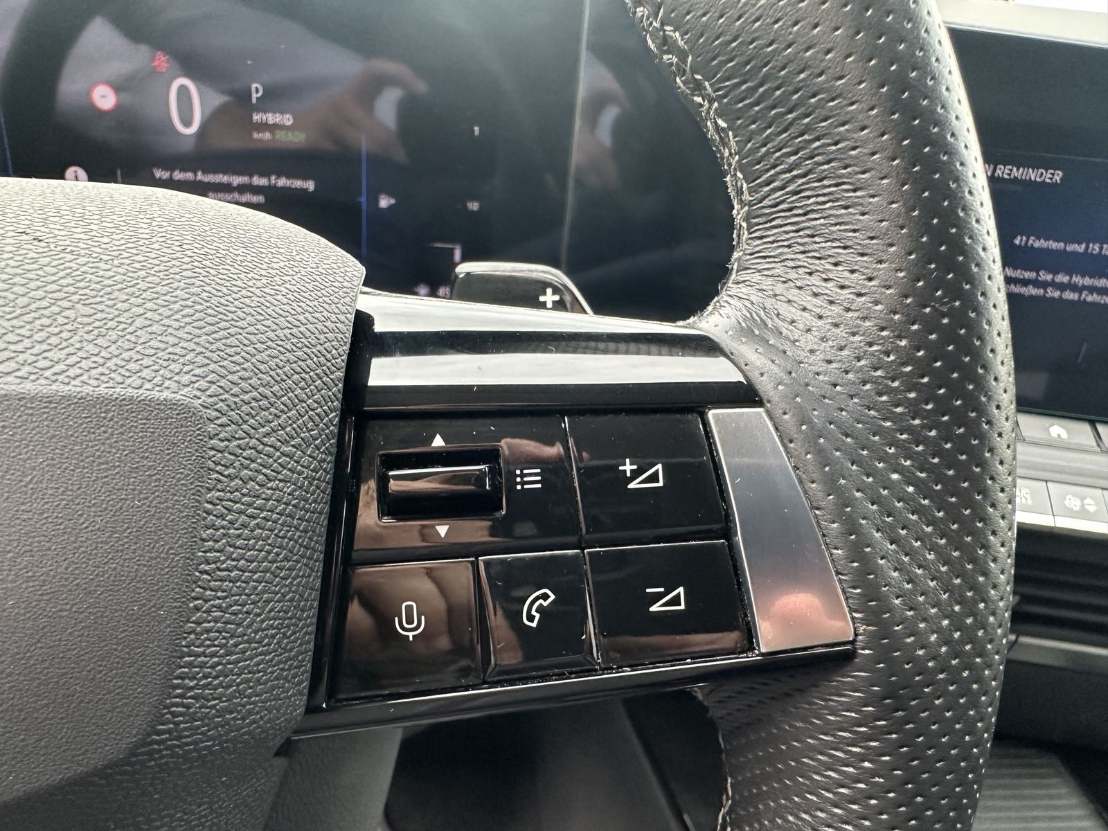 Fahrzeugabbildung Opel Astra SpT 1.6 Hybrid Elegance NAV+LED+ACC+VCOCKP