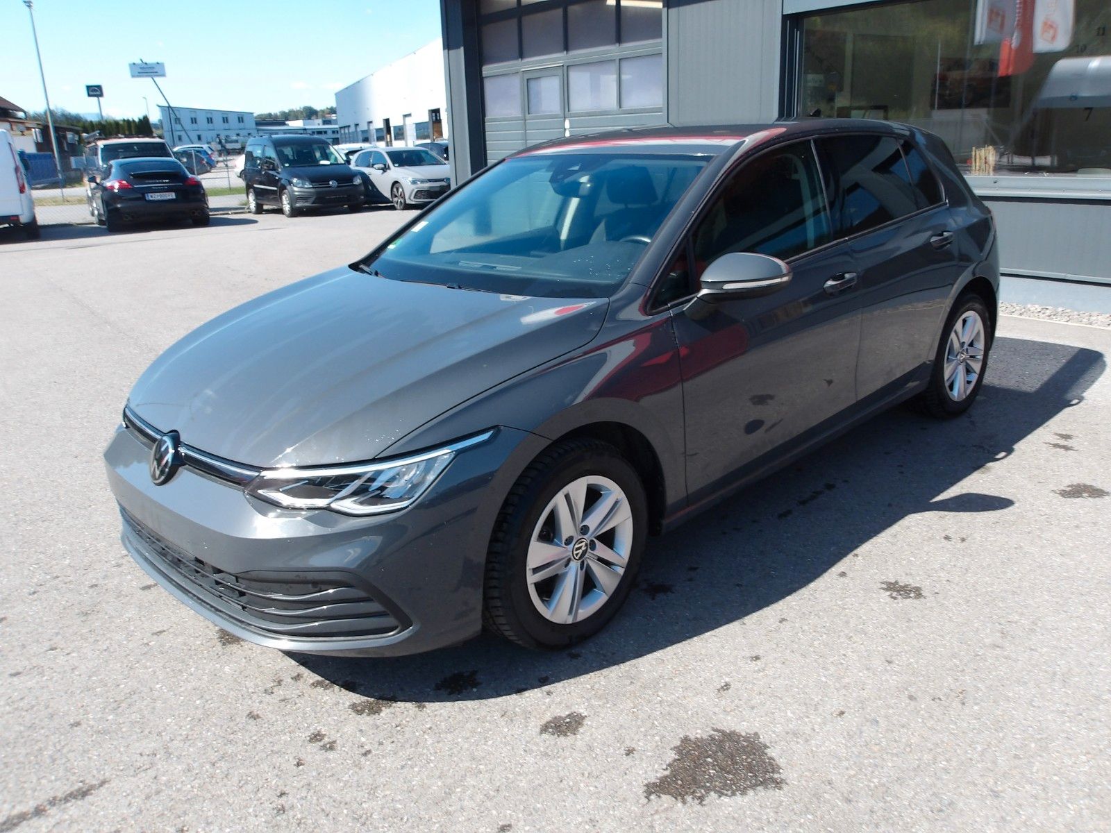 Volkswagen Golf VIII Lim. Life TDIDSG EXP € 14990.--