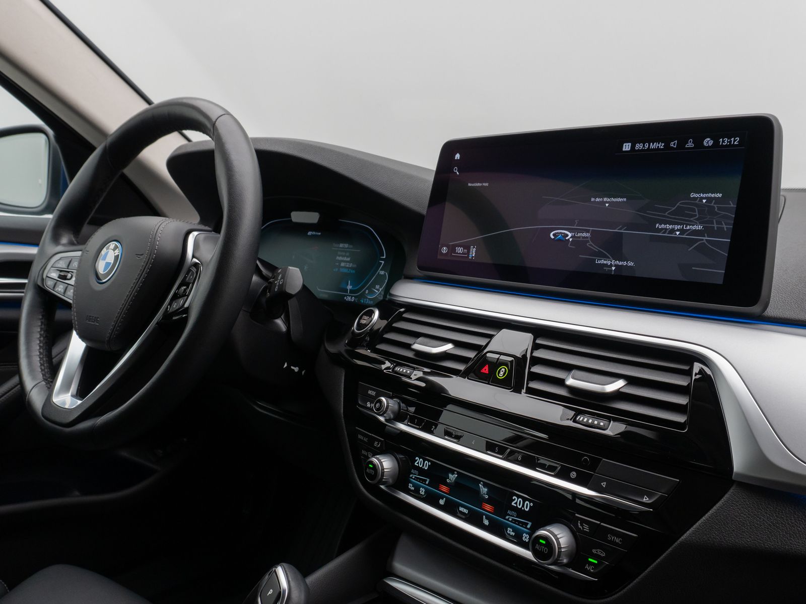 Fahrzeugabbildung BMW 530e Kamera Laser HUD DAB AHK Komfort Alarm ACC