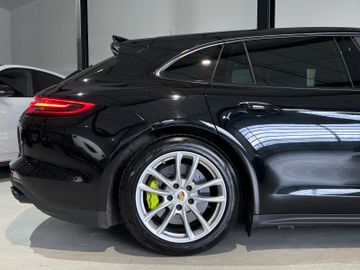 Porsche Panamera - 4