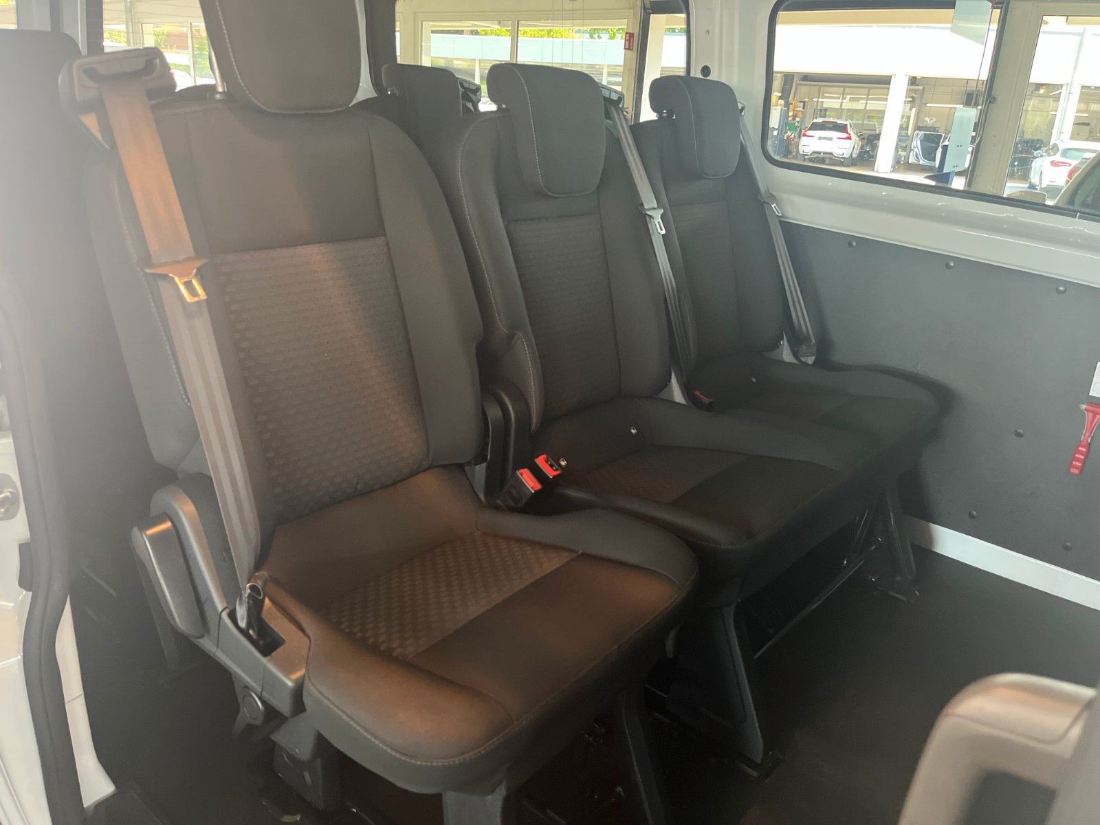 Fahrzeugabbildung Ford Transit Custom L2 TREND 9-Sitzer Klima CAM STDHZ