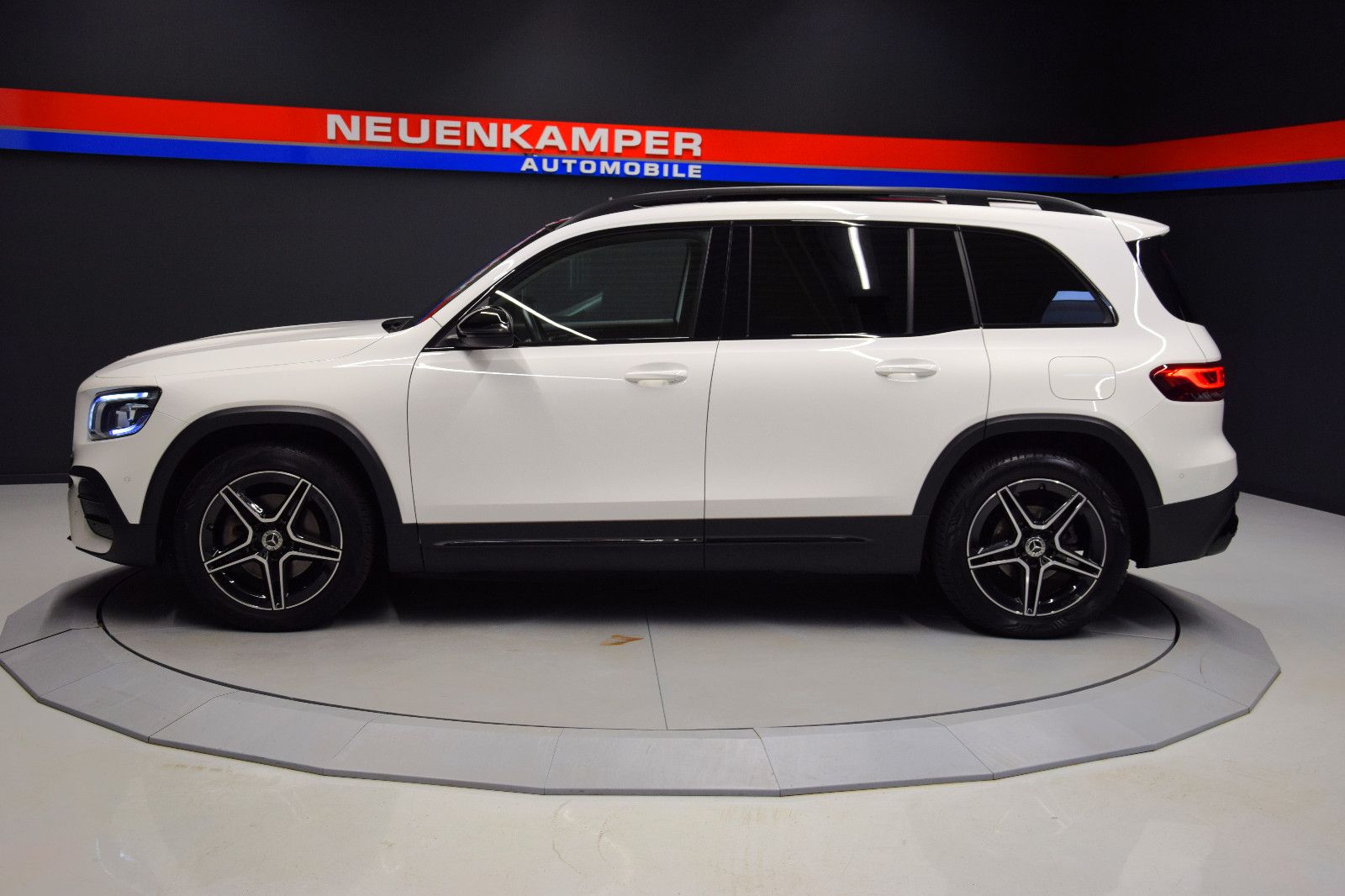 Fahrzeugabbildung Mercedes-Benz GLB 200d AMG-Line Panorama el.AHK Kamera Widescr