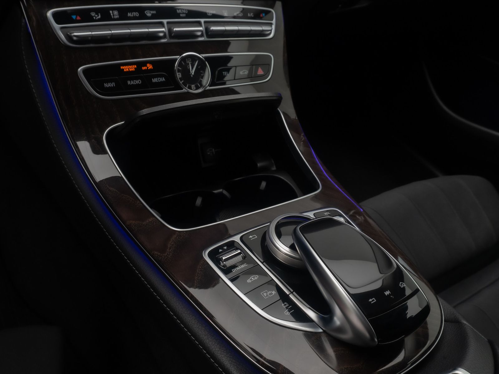 Fahrzeugabbildung Mercedes-Benz E 300 de Widscreen 360&deg; DAB AHK FahrAss HiFi 18"