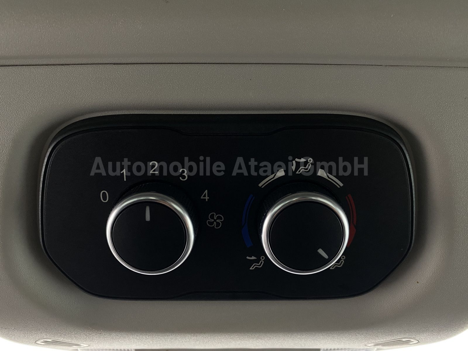 Fahrzeugabbildung Ford Transit 350 L3H2 *8-SITZE + STANDHZG.* (4171)