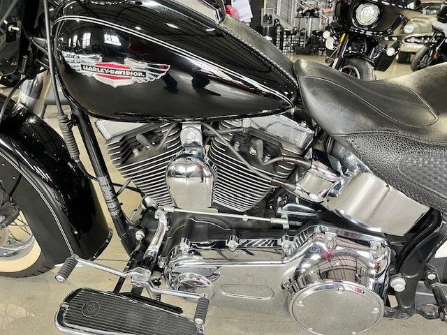 Fahrzeugabbildung Harley-Davidson FLSTNI Softail Deluxe Custom 96cui Twin Cam