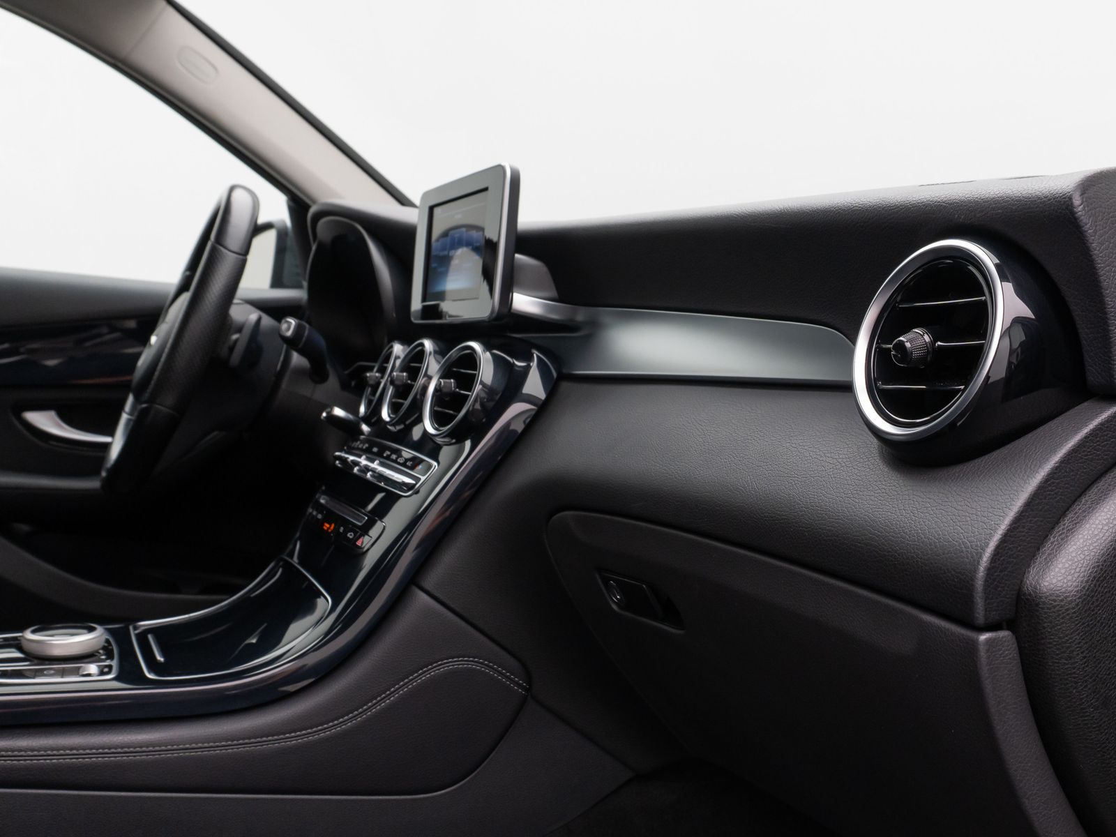 Fahrzeugabbildung Mercedes-Benz GLC 250 4Matic Kamera AHK Navi Sitzhzg