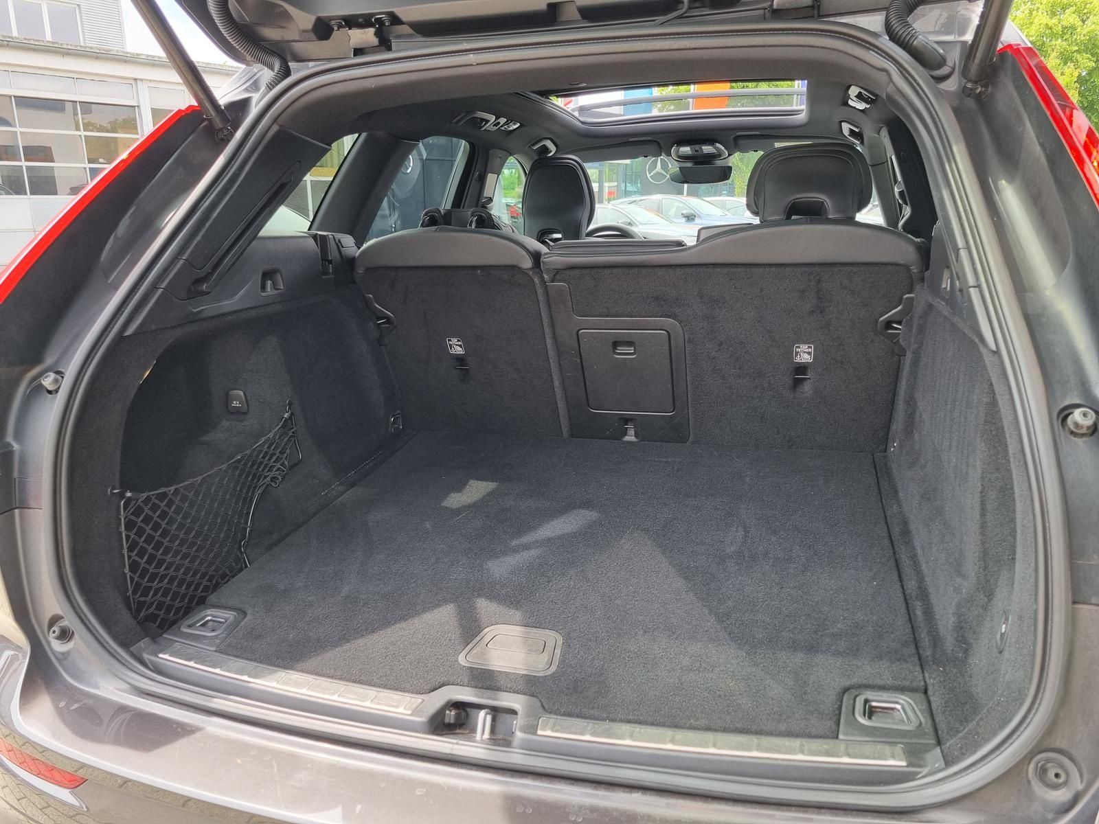 Fahrzeugabbildung Volvo XC60 B5 AWD Ultimate Dark 'Standheizung, 360Cam'