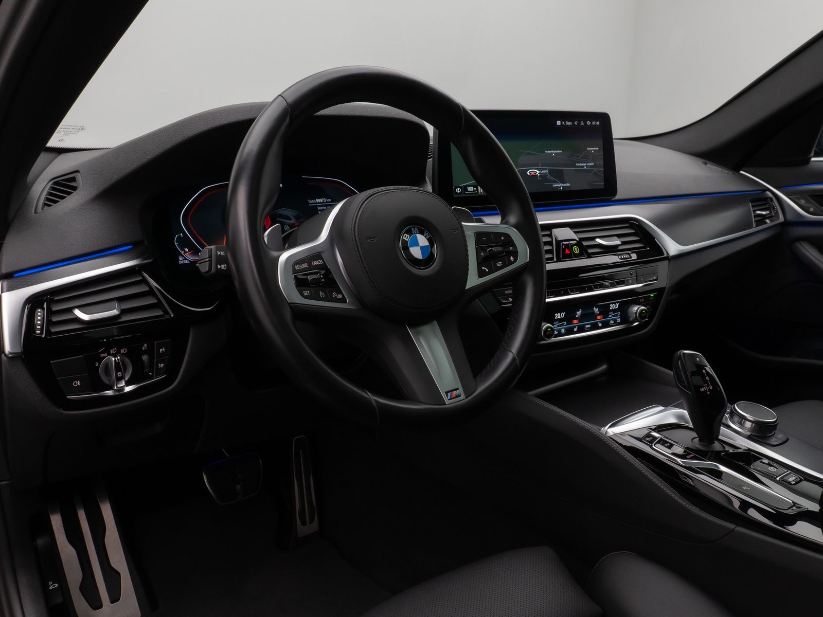 Fahrzeugabbildung BMW 520d xD M Sport Panorama Kamera DAB AHK Alarm