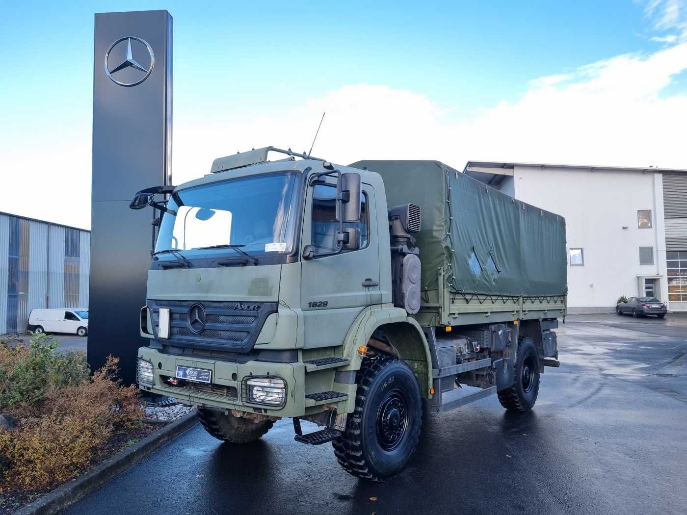 Fahrzeugabbildung Mercedes-Benz Axor 1829 A 4x4 Pritsche/Plane 10 Stück