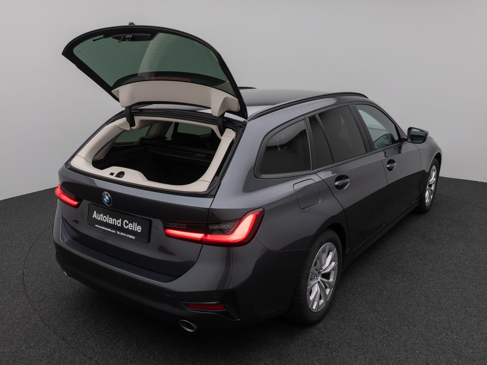 Fahrzeugabbildung BMW 320d DAB HiFi PDC Fernlichtassist Komfort Alarm