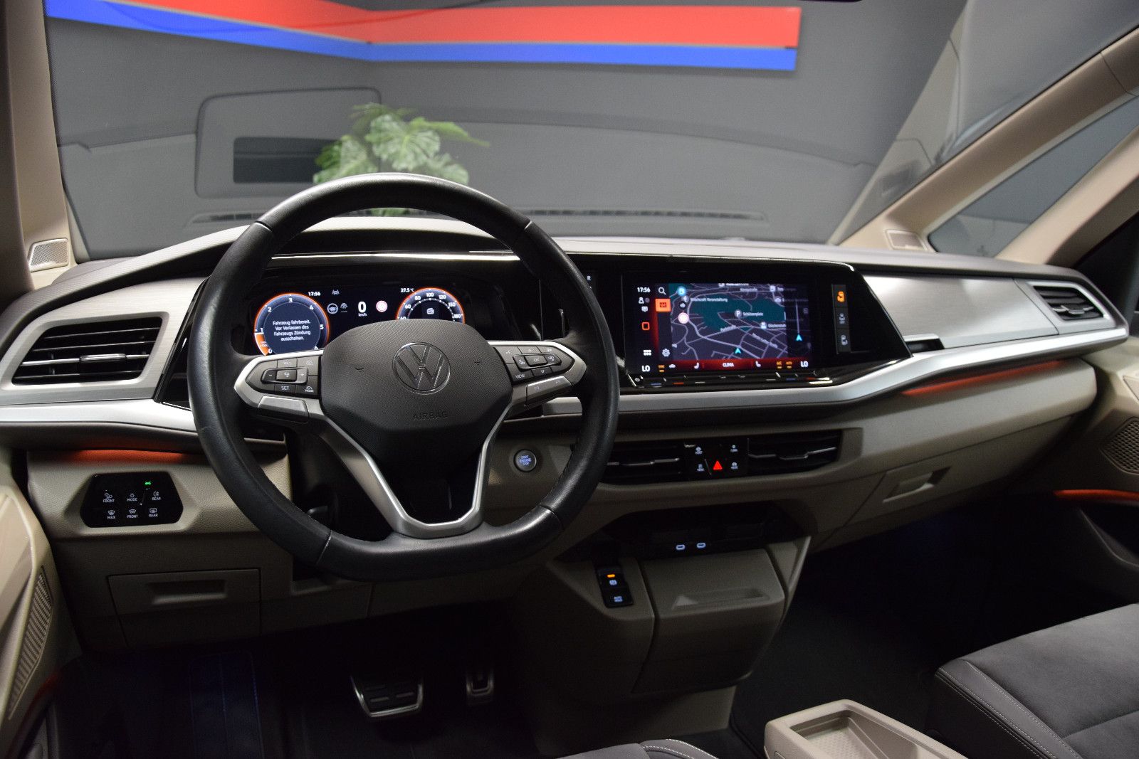 Fahrzeugabbildung Volkswagen T7 Multivan ACC DCC AHK HuD Pano Harman Kardon