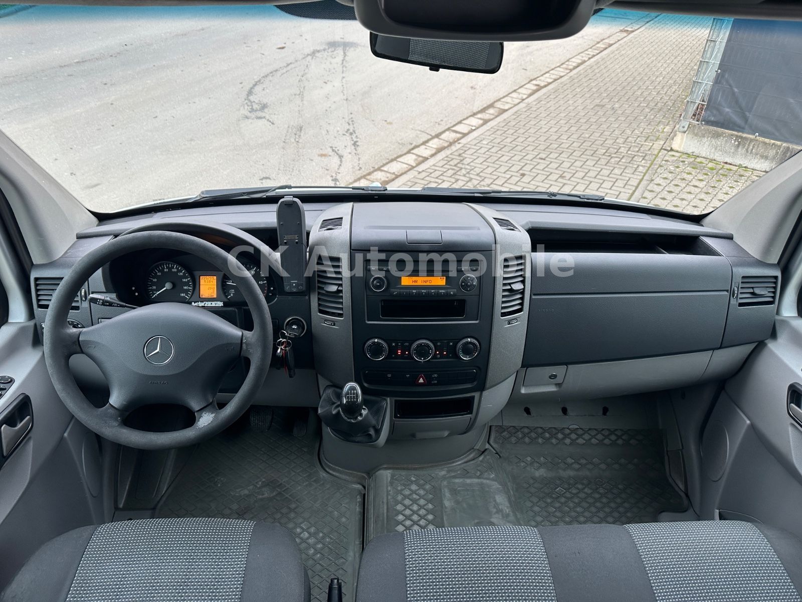 Fahrzeugabbildung Mercedes-Benz Sprinter II Kombi 315 CDI/9 Sitze/Klima/Tempomat