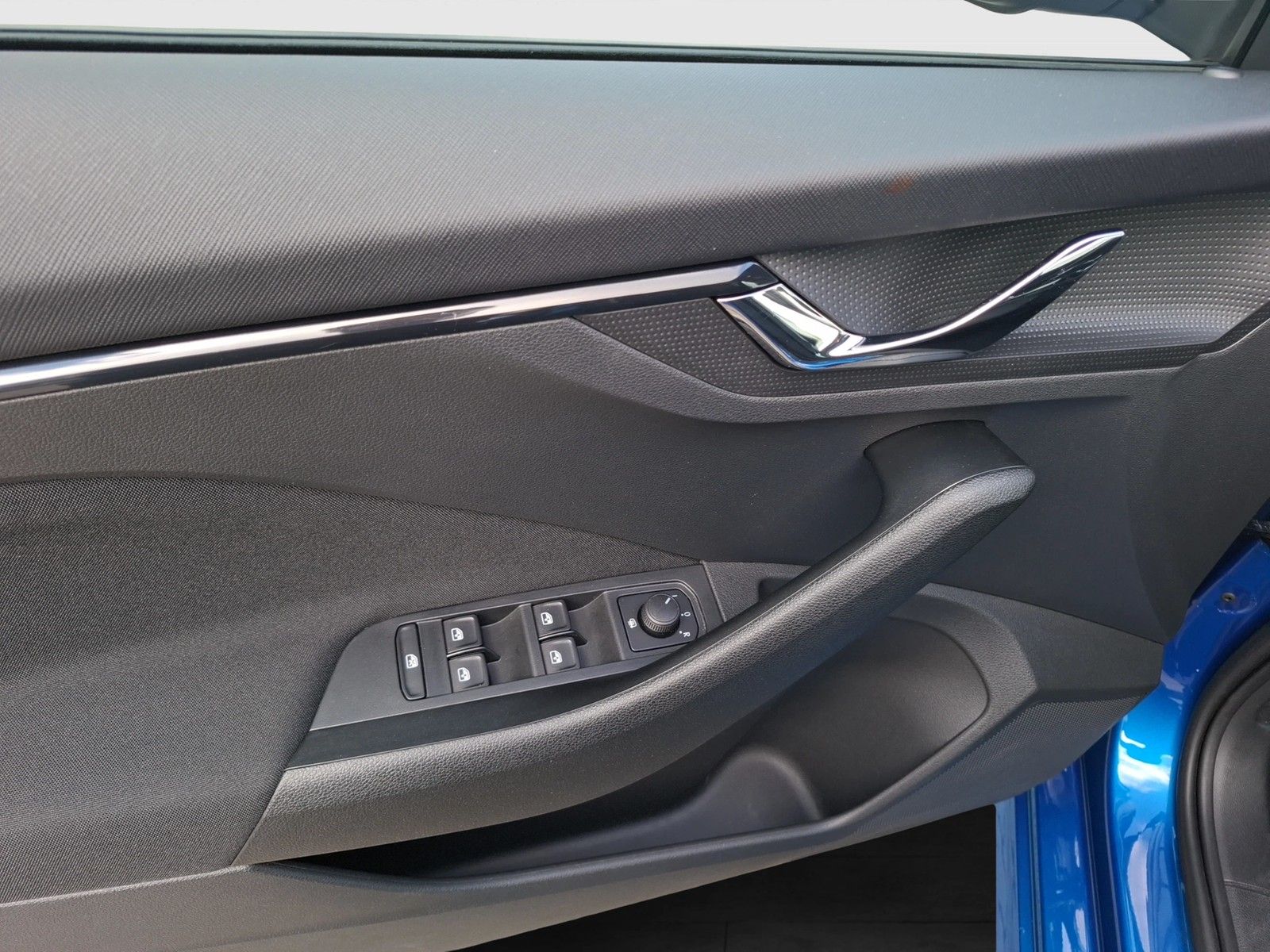 Fahrzeugabbildung SKODA Kamiq TSI Ambition Navi VC GRA PDC SH LM