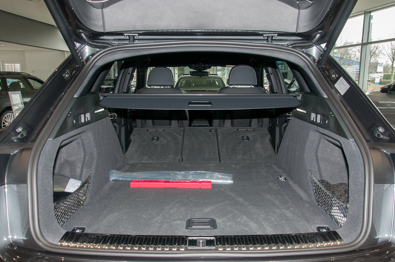 Fahrzeugabbildung Audi Q8 S line 50 e-tron quattro 250 kW  Navi