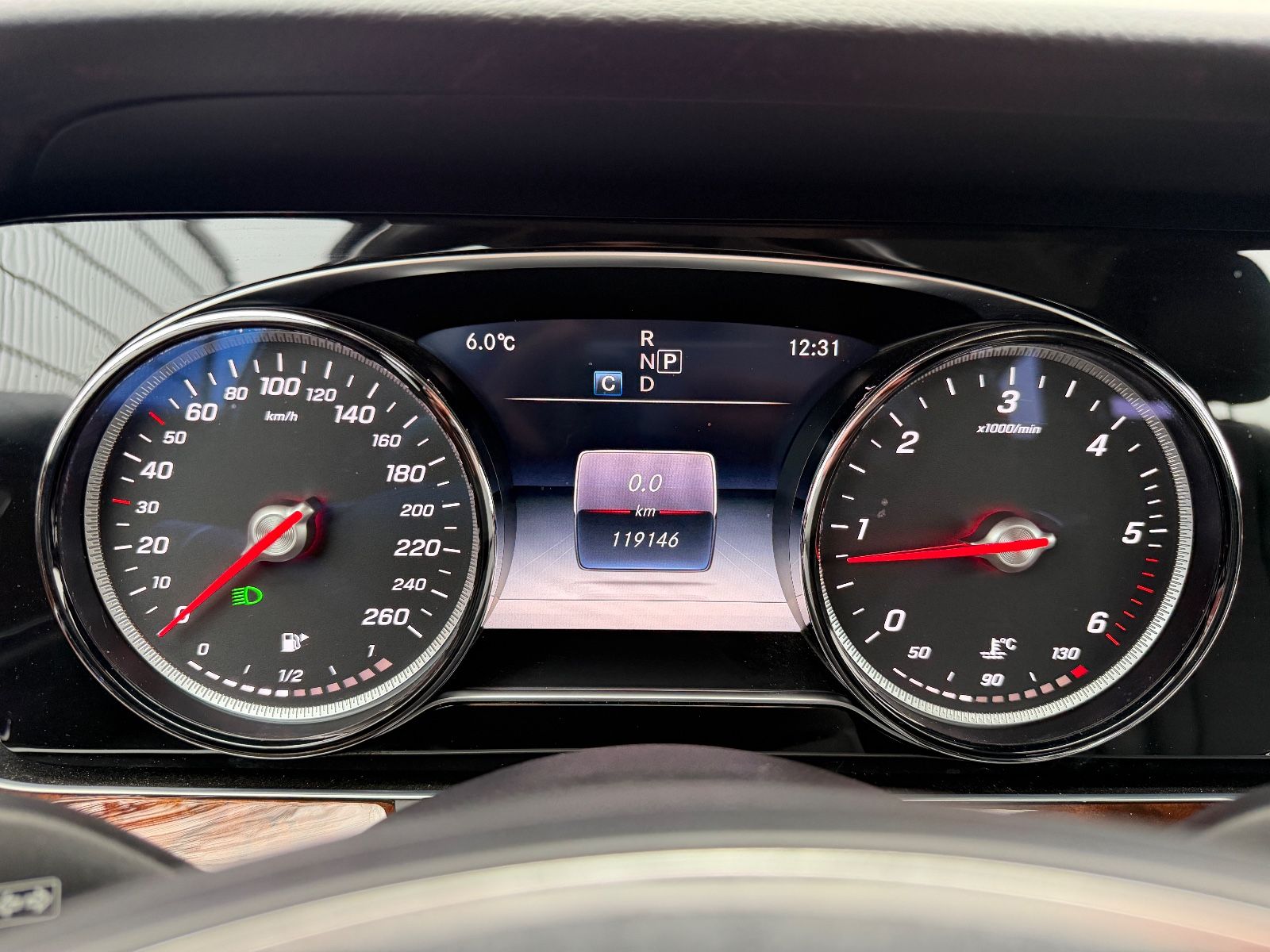 Fahrzeugabbildung Mercedes-Benz E 220d T Avantgarde LED*ACC*TEILLEDER*SHZ*AUTO