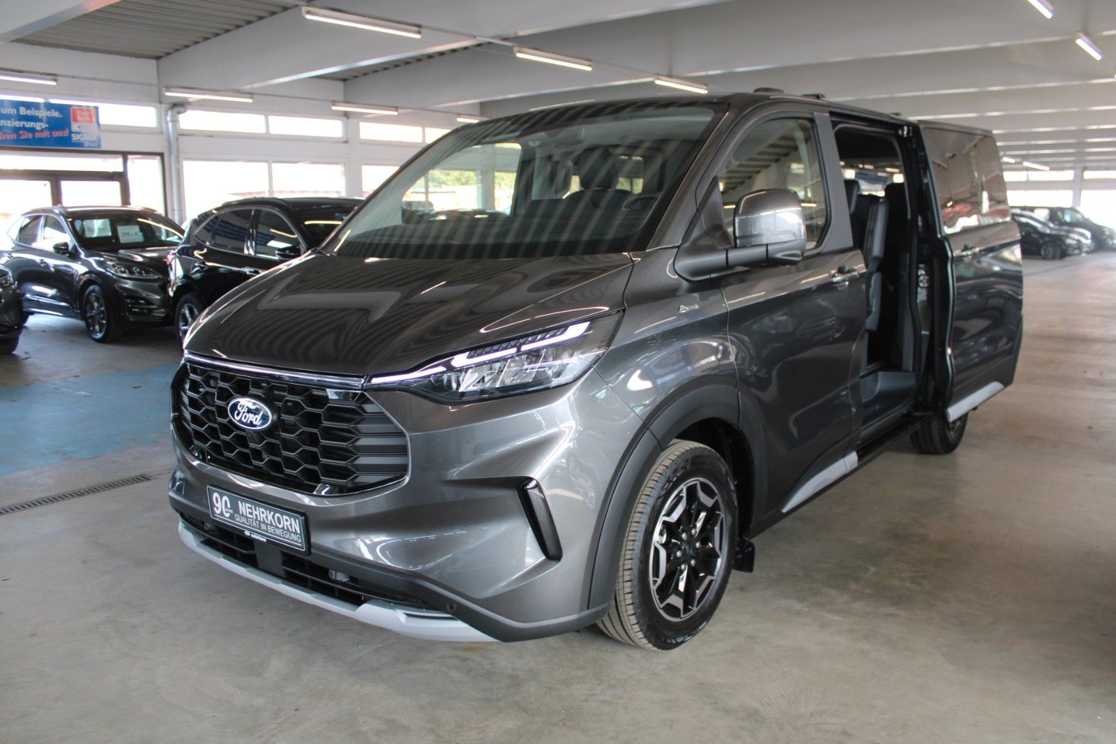 Fahrzeugabbildung Ford Tourneo Custom L1 Active AWD Automatik AHK STDHZ