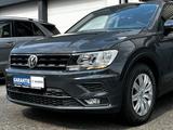 Volkswagen Tiguan BMT/Start-Stopp Panorama/ PDC/ 1. Hand/ - Volkswagen Tiguan mit Diesel-Antrieb: Grau