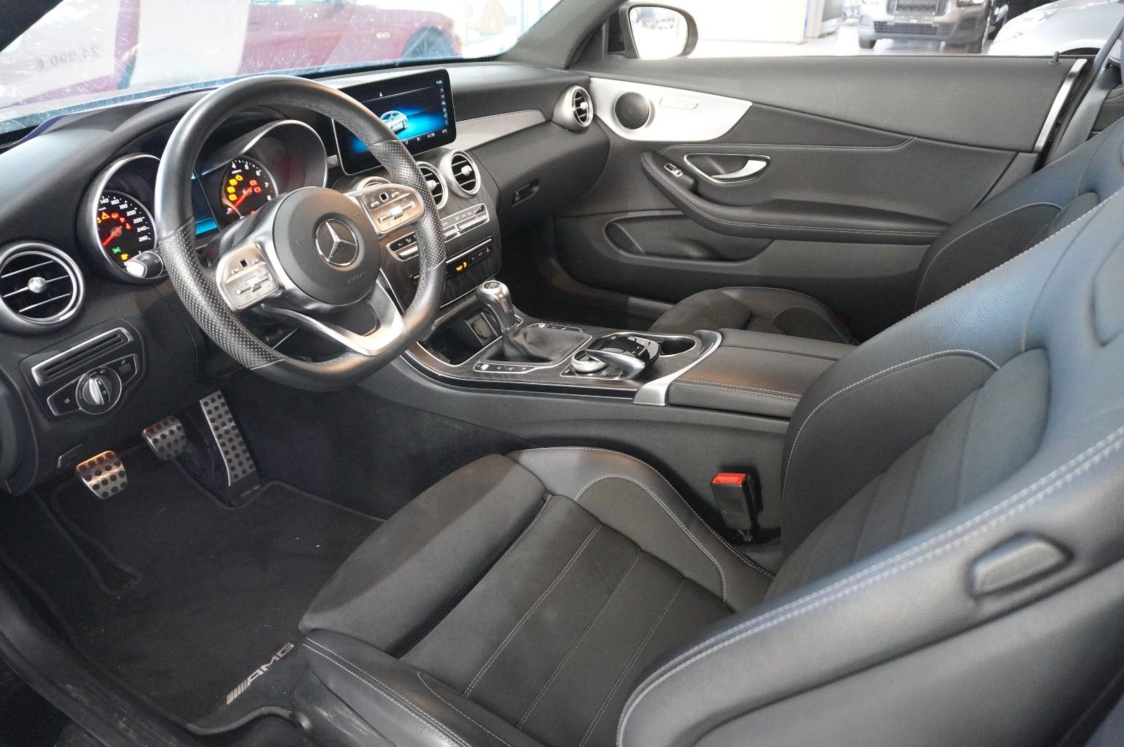 Fahrzeugabbildung Mercedes-Benz C 180 COUPE AMG LINE NAVI/LED/KAMERA/SPORT/SHZ