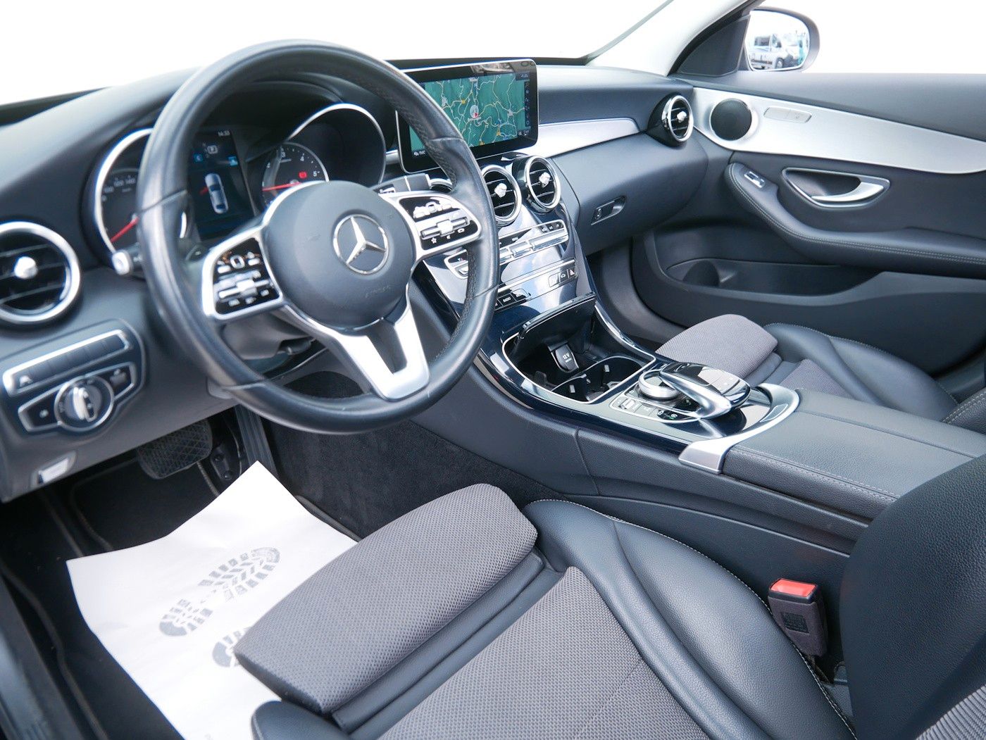 Fahrzeugabbildung Mercedes-Benz C 220 d Avantgarde BEAM AHK DACH RFK LED SHZ NAV
