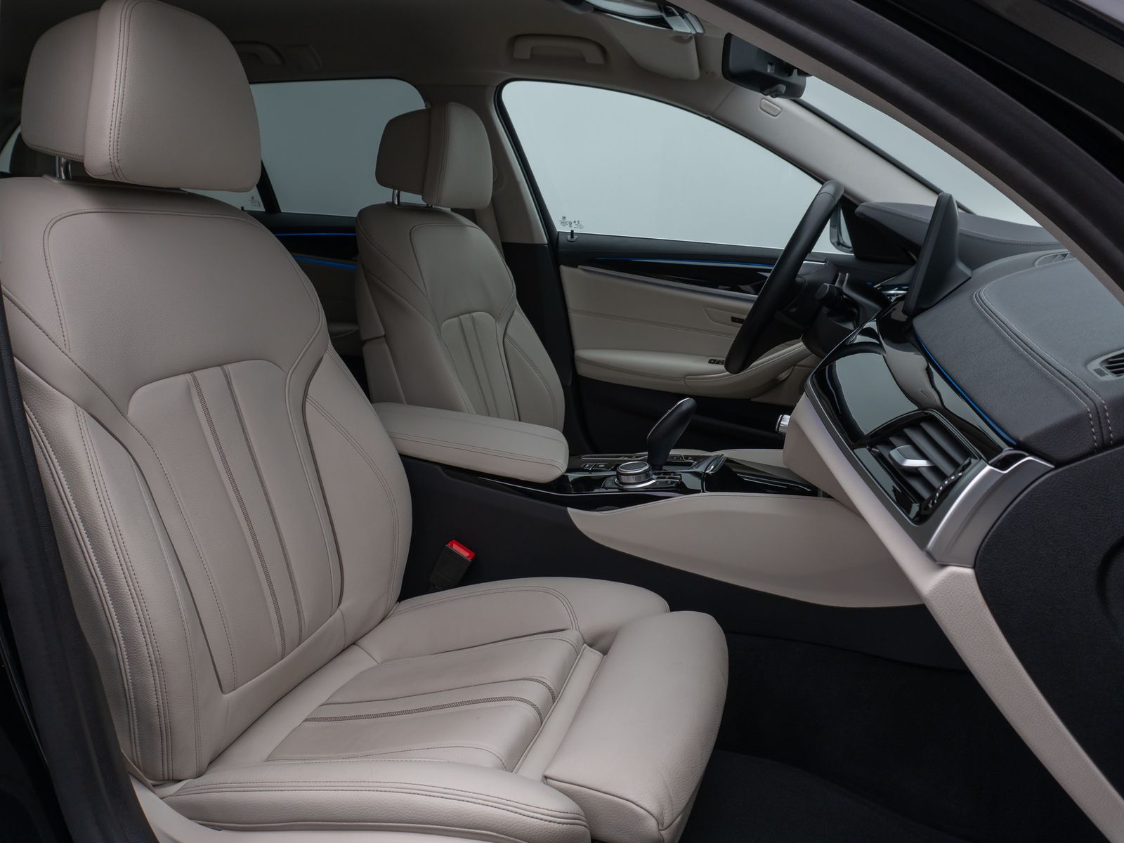 Fahrzeugabbildung BMW 530e xD Luxury Line KameraHUD DAB HiFi Komfort