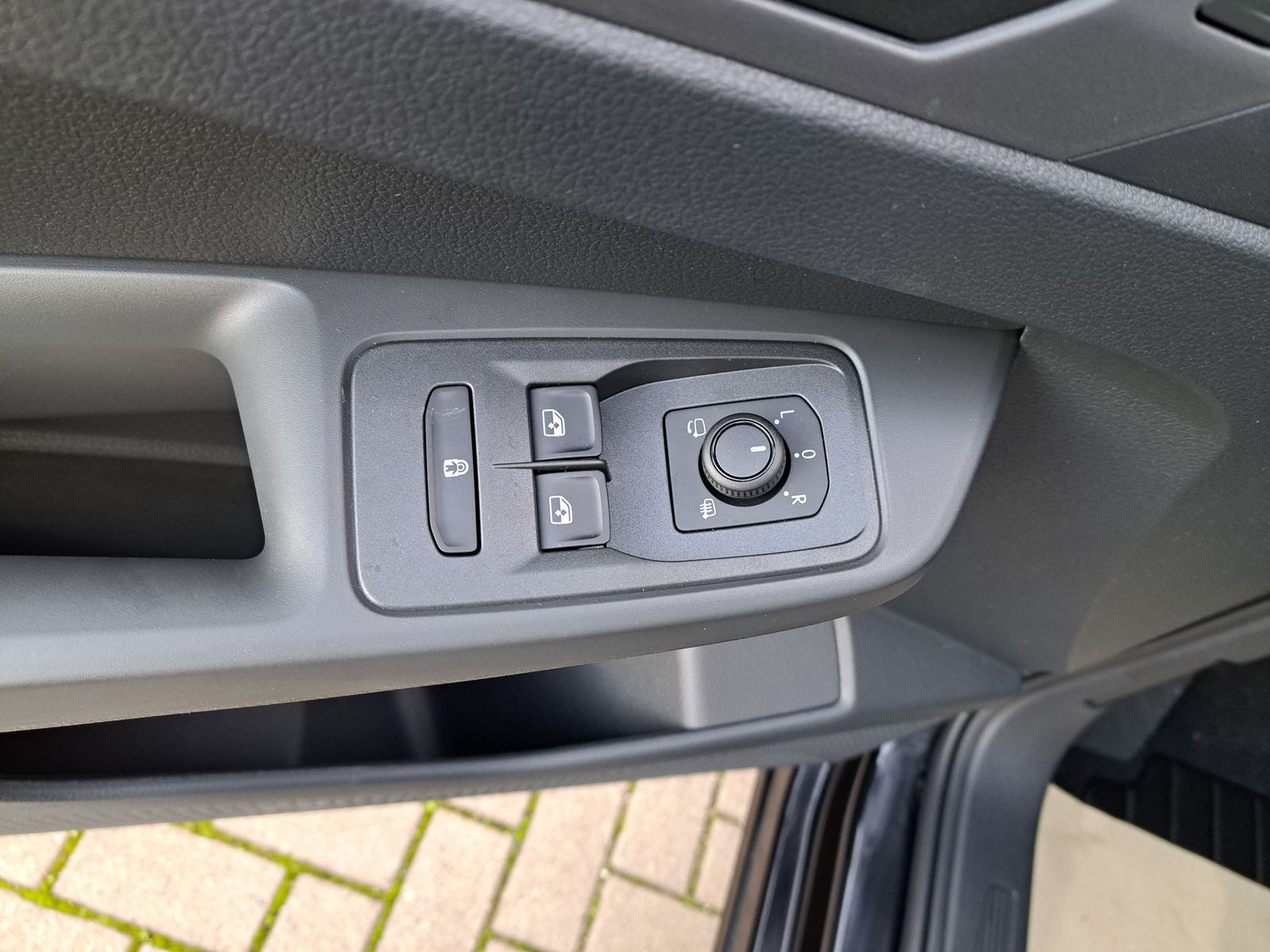 Fahrzeugabbildung Volkswagen Caddy 1.5 TSI WINTERPAKET PDC 5-JAHRE-GARANTIE