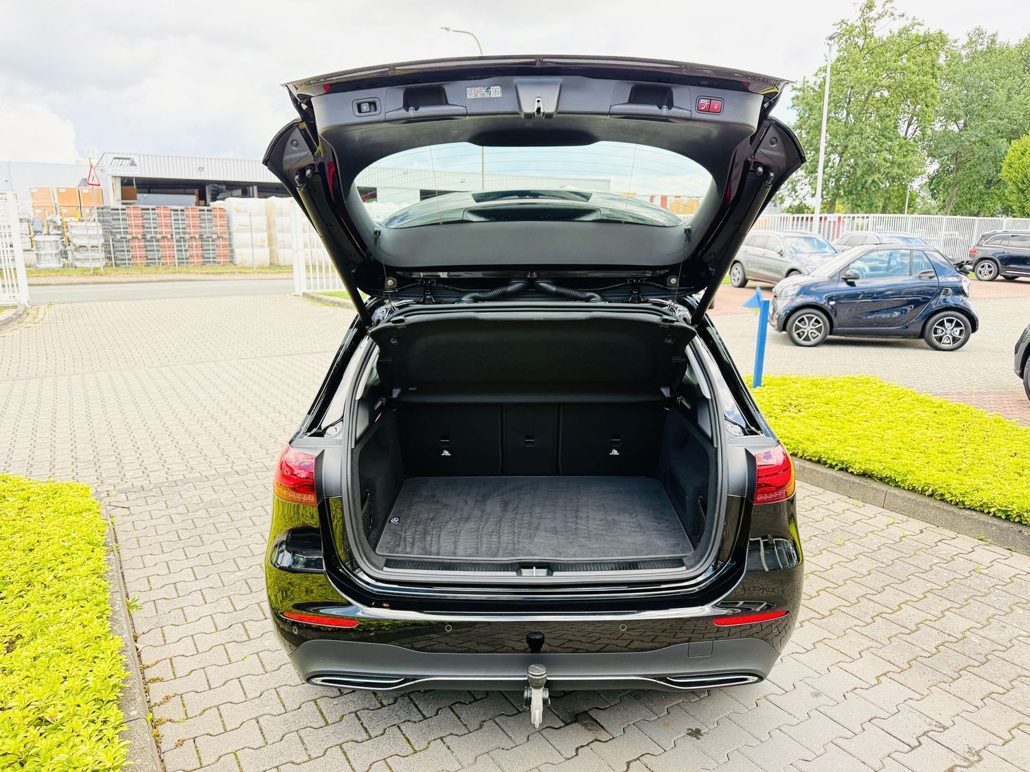 Fahrzeugabbildung Mercedes-Benz B 180 PROGR. PLUS, Autom, LED, AHK, PTS, RFK, Ke
