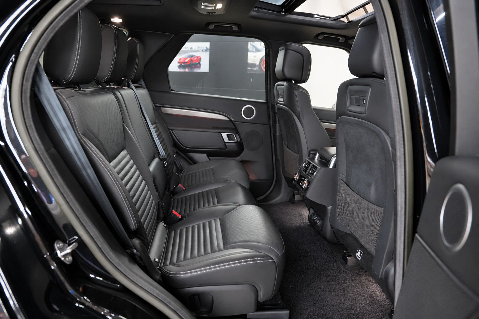 Fahrzeugabbildung Land Rover Discovery R-Dynamic AWD/7-SITZER/360'°Cam/AHK