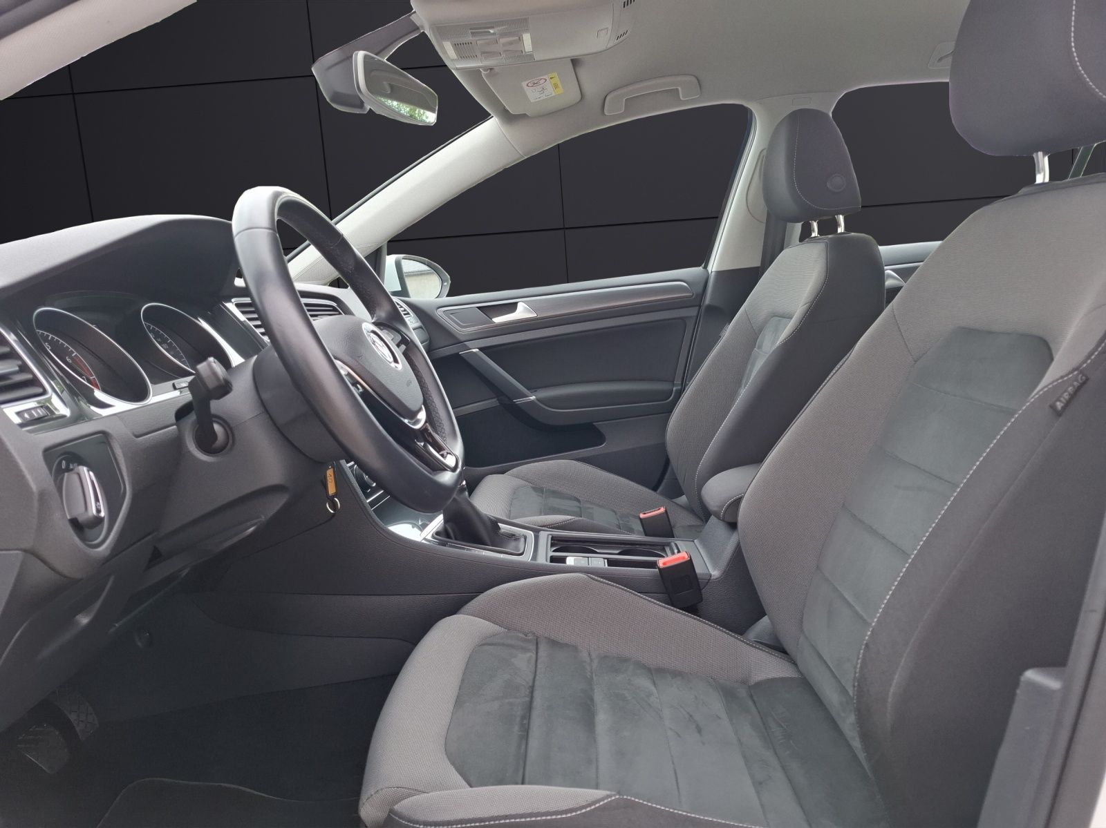 Fahrzeugabbildung Volkswagen Golf VII Variant TSI Comfortline Navi ACC RFK SH