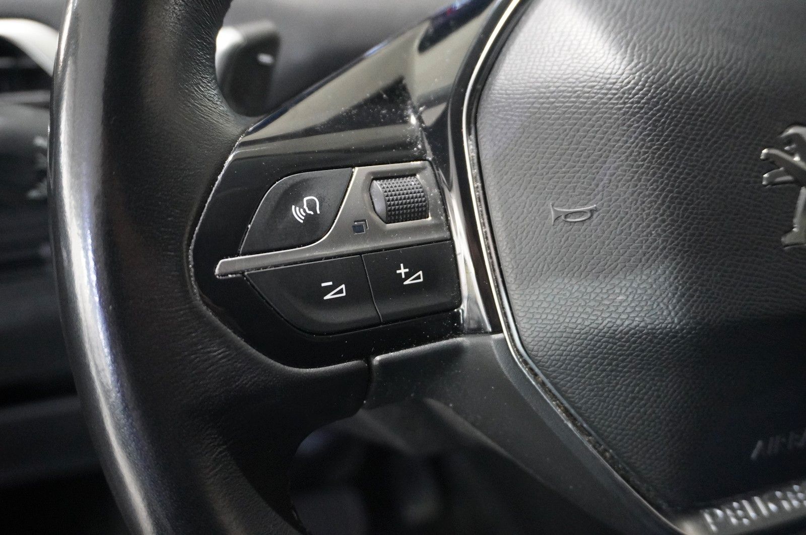 Fahrzeugabbildung Peugeot 3008 1.2 ALLURE NAVI/LED/VIRTU./SHZ/TEMP./NEBEL