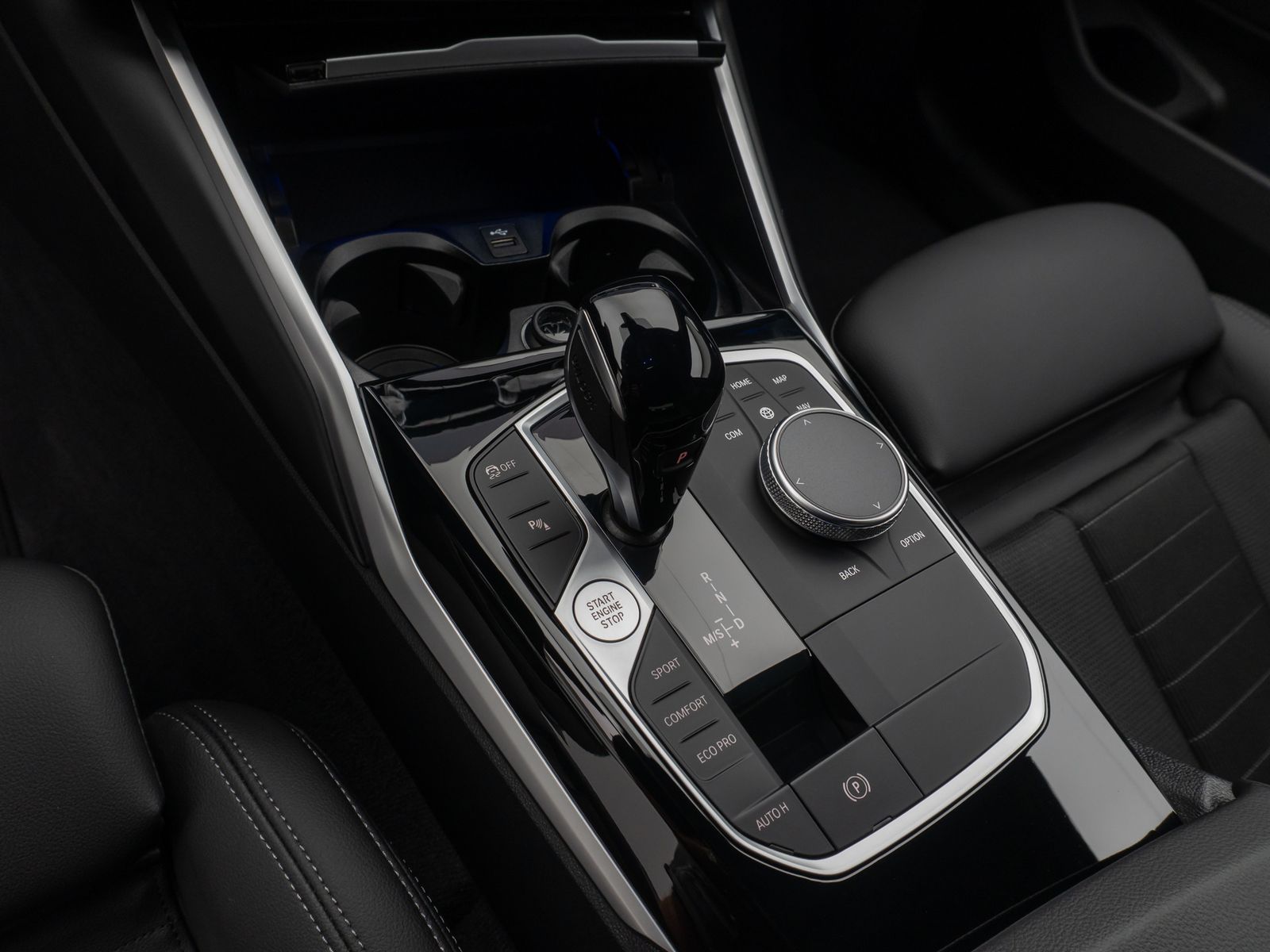 Fahrzeugabbildung BMW 318d Kamera DAB Sport Alarm Geschwindigkeitsreg