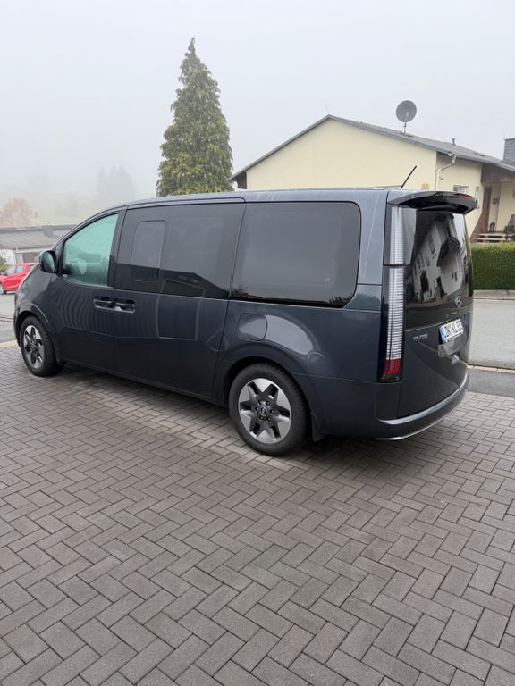 Image of Hyundai STARIA