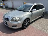Toyota Avensis Combi 2,2-l-D-CAT Team Team - Toyota Avensis in Mannheim