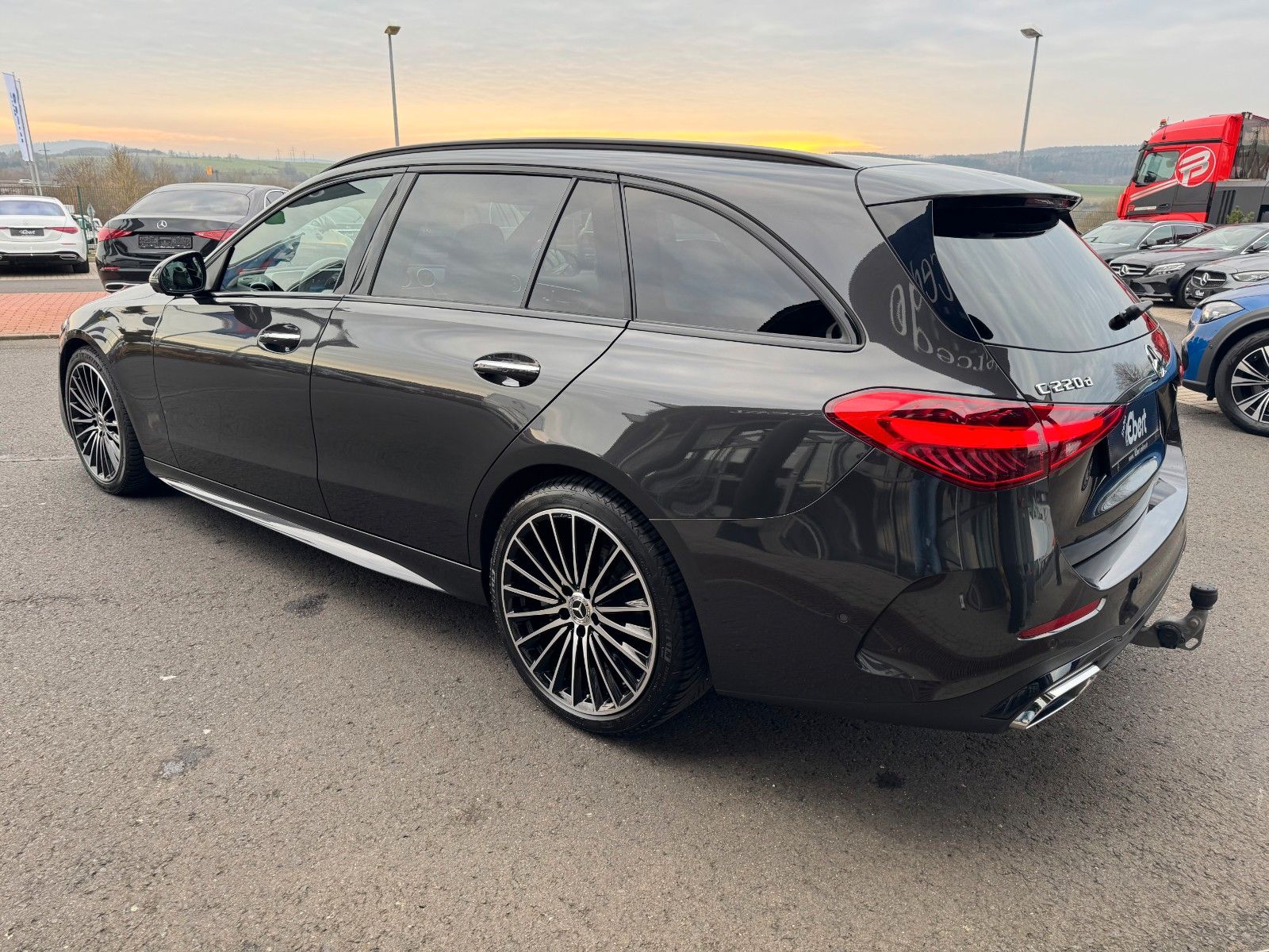 Fahrzeugabbildung Mercedes-Benz C 220d T AMG Digital+AHK+Pano+Memory+360°+SKLIMA