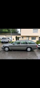 Mercedes-Benz E klasse E 220 T Automatik  W124 - Mercedes-Benz E 220 mit Benzin-Antrieb: Kombi, Automatik