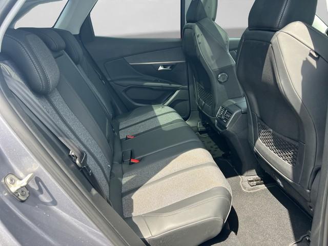 Peugeot 3008 Allure 1.2 PT EAT8 +PANO+NAVI+LED+SHZ+CARPL