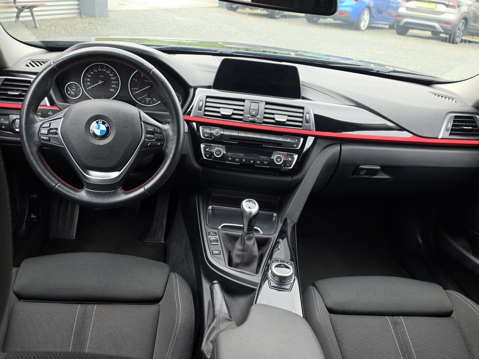 Fahrzeugabbildung BMW 3 Touring 318 d Sport Line Navi Led Scheinwerfer