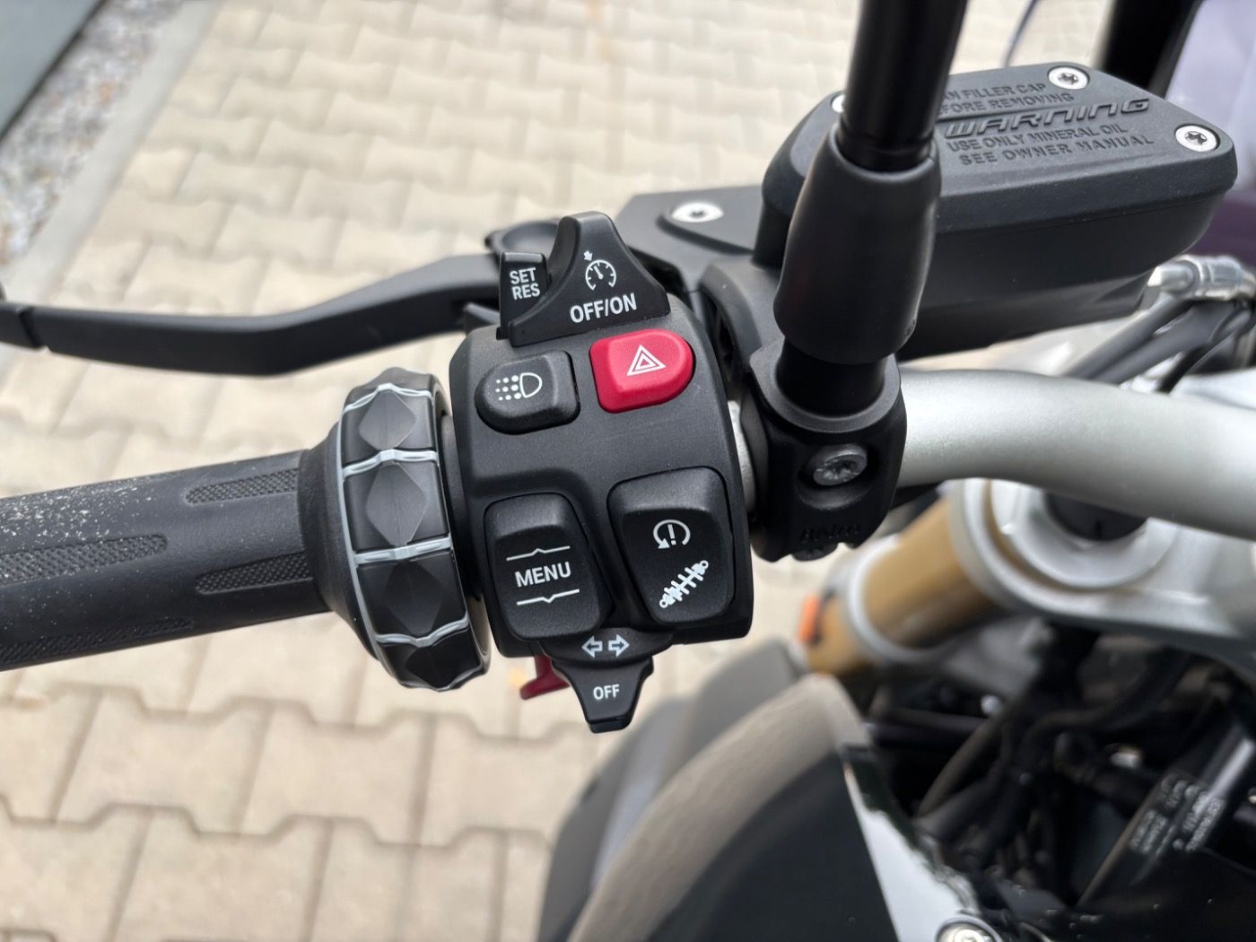 Fahrzeugabbildung BMW R 1250 R 3 Pakete Gepäckbrücke