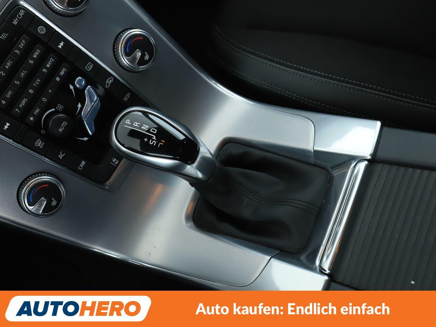 Volvo V60 2.0 T6 Momentum AWD Aut.*XENON*TEMPO*PDC*SHZ