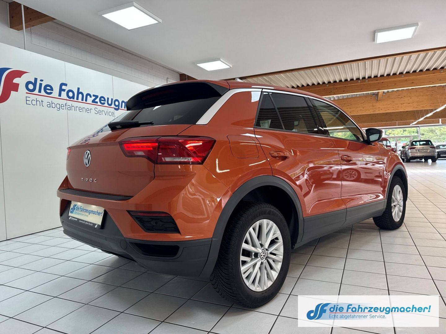 Fahrzeugabbildung Volkswagen T-Roc Basis 1.6 TDI EU6d-T Navi Apple CarPlay An