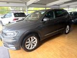 Volkswagen Tiguan Highline BMT/Start-Stopp 4Motion - VW Tiguan Gebrauchtwagen in Duisburg