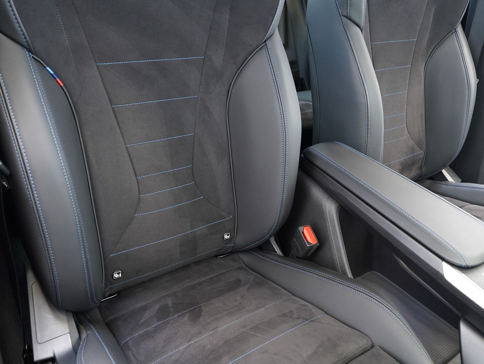 Fahrzeugabbildung BMW X1 18 d sDrive M Sport SHADOW