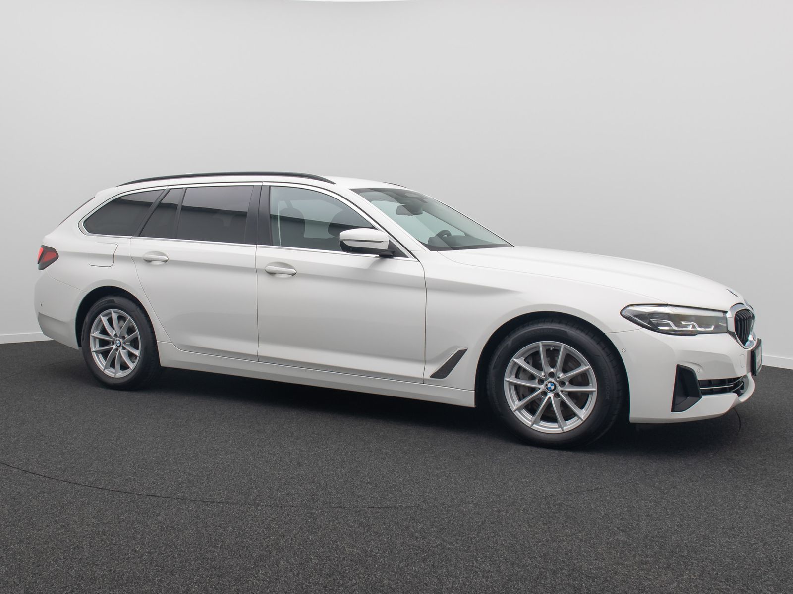 Fahrzeugabbildung BMW 530d xD ACC 360°Memory DAB DisplKey AHK Standhz