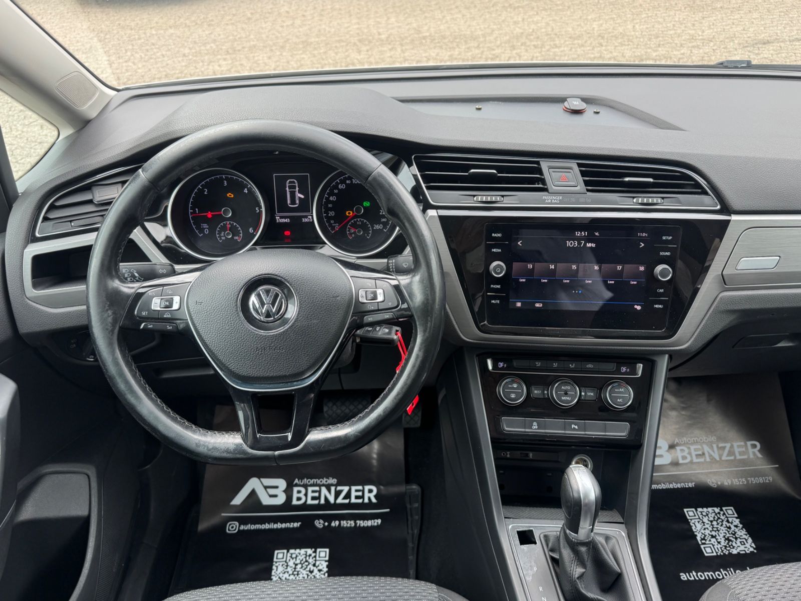 Fahrzeugabbildung Volkswagen Touran Comfortline/DSG/5-Sitzer/PDC