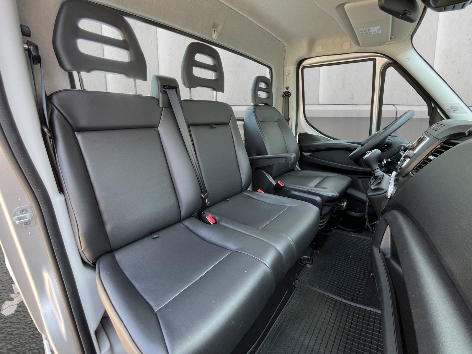 Fahrzeugabbildung Iveco Daily 35C21 210PS*Automatik*AHK*3500KG*Navi*Temp