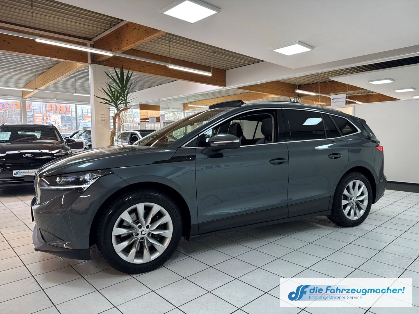 Fahrzeugabbildung SKODA Enyaq 80 Suite HUD El. Panodach Navi Leder Digi