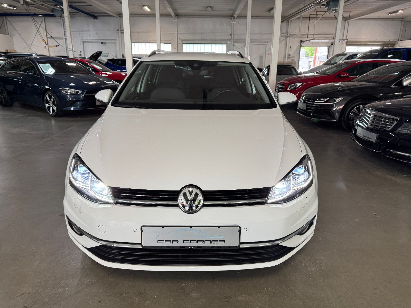 Fahrzeugabbildung Volkswagen Golf VARIANT 2.0 TDI DSG R-LINE SPORTPAKET VOLL
