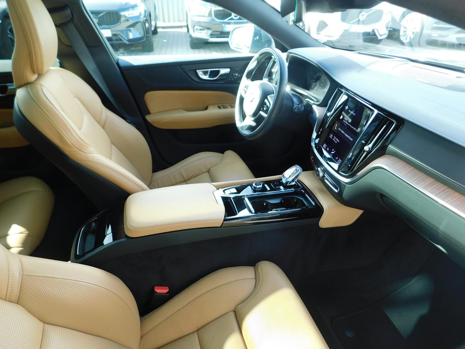 Fahrzeugabbildung Volvo V60 T6 AWD Recharge Inscription